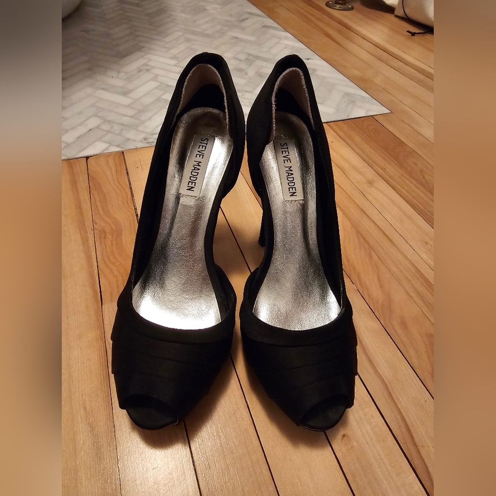 Barely Worn Steve Madden Blqck Satin Platform Peep Toe Heels Size 8
